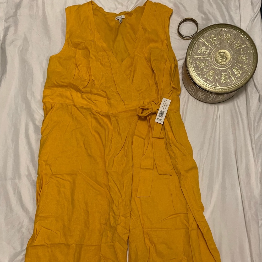 Plus-size jump suite